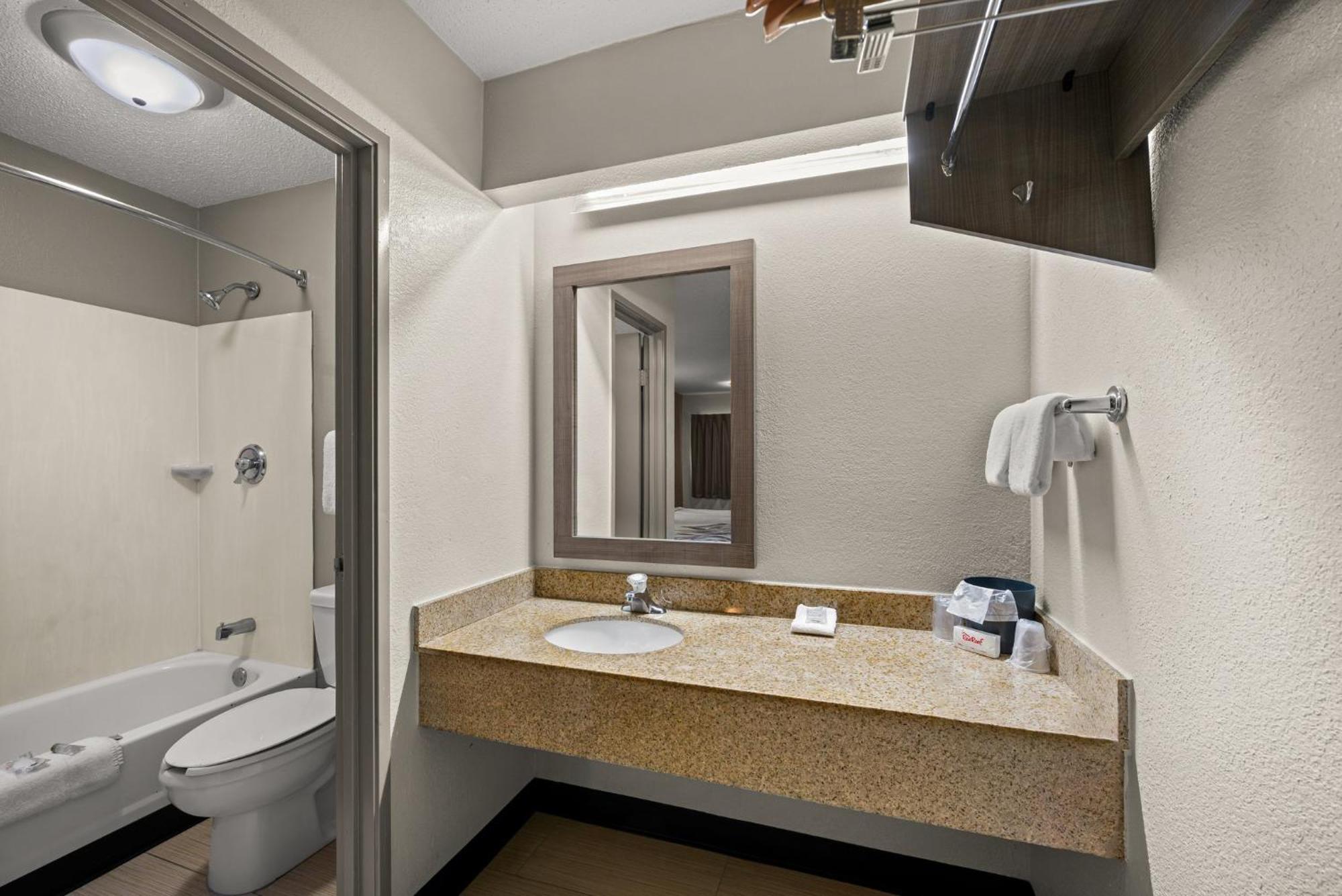 Red Roof Inn Detroit - Royal Oak/Madison Heights Dış mekan fotoğraf